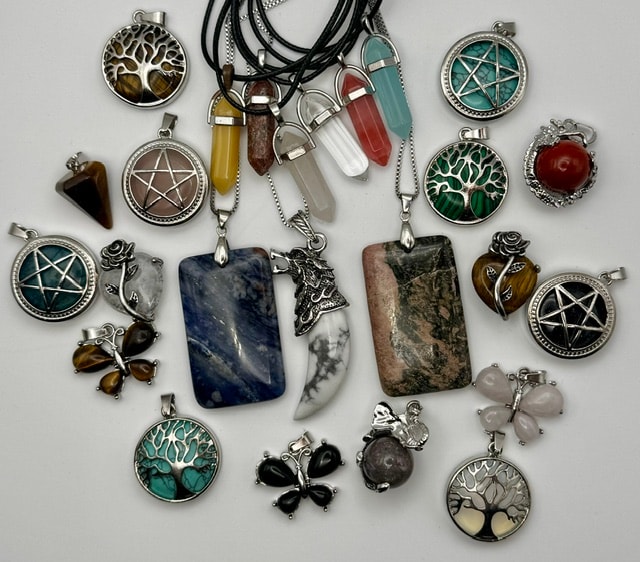 Pendants & Jewelry